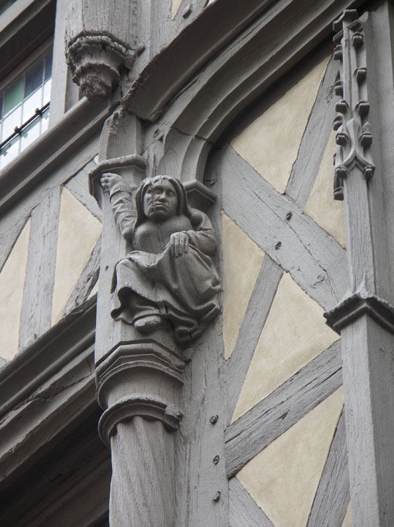 Façade : figure sculptée