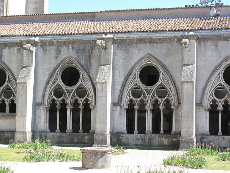 Cloître et clocher de l'église