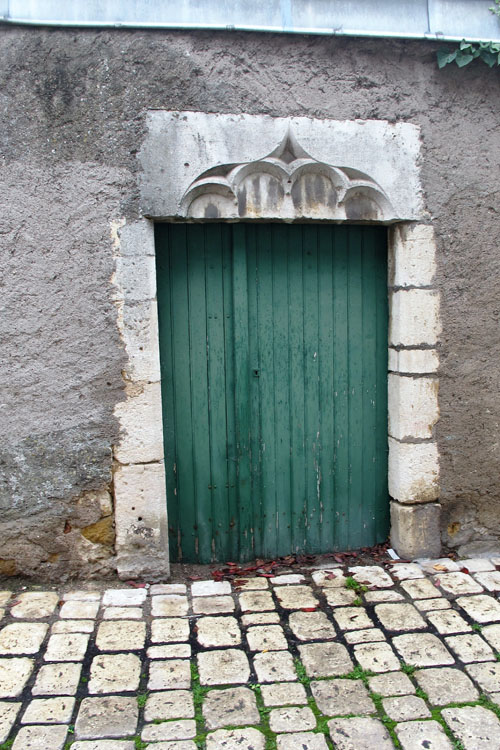 Façade sur rue : porte