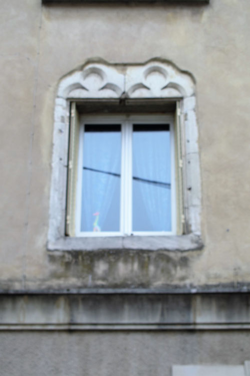 Façade sur rue : fenêtre