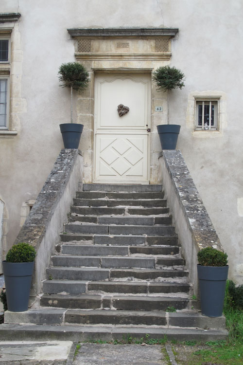 Façade sur rue : porte