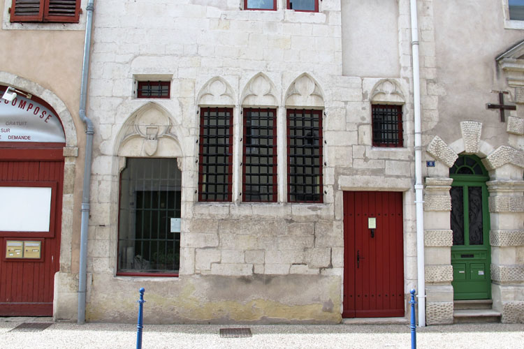 Façade sur rue : rez-de-chaussée