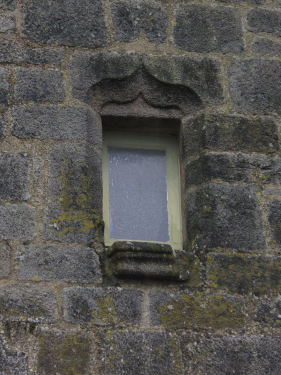 Façade sur rue des Fèves : fenêtre