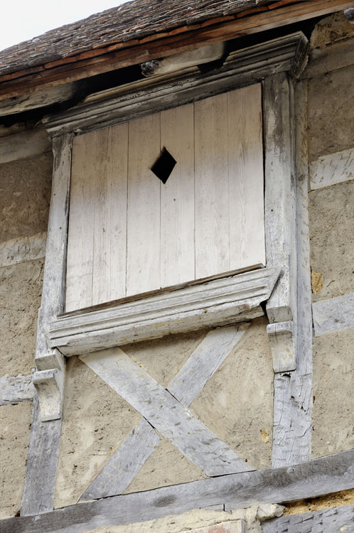 Façade sur rue : fenêtre