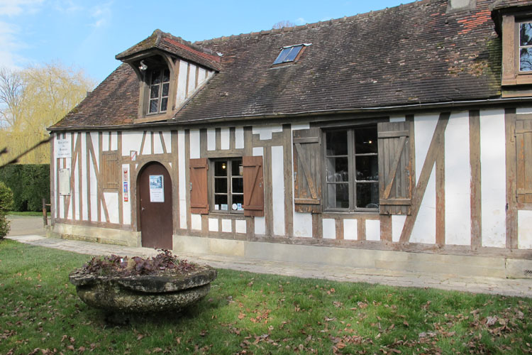 Hameau du château : moulin à pans de bois