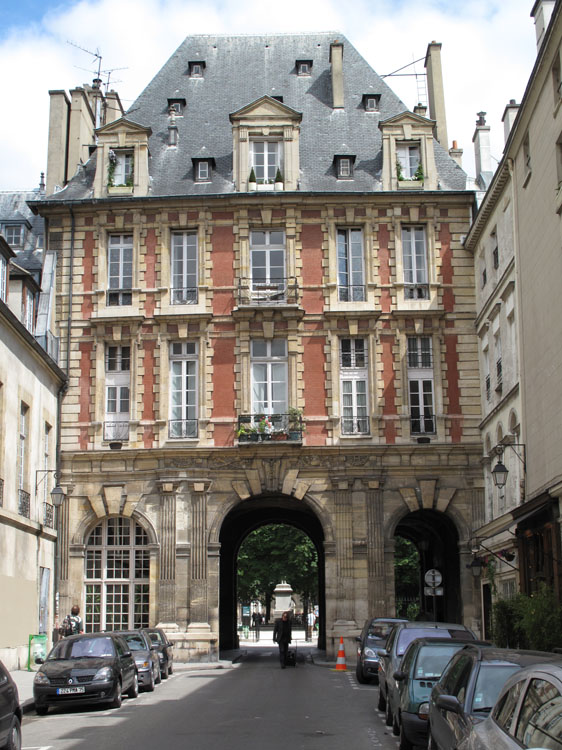 Pavillon sur la rue de Birague