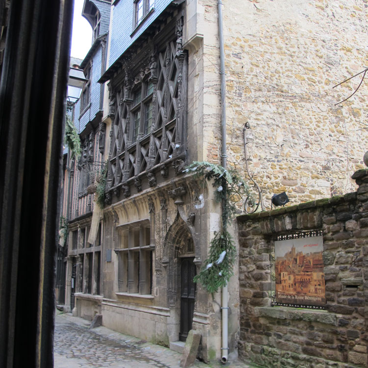 Façade sur rue, maison de droite