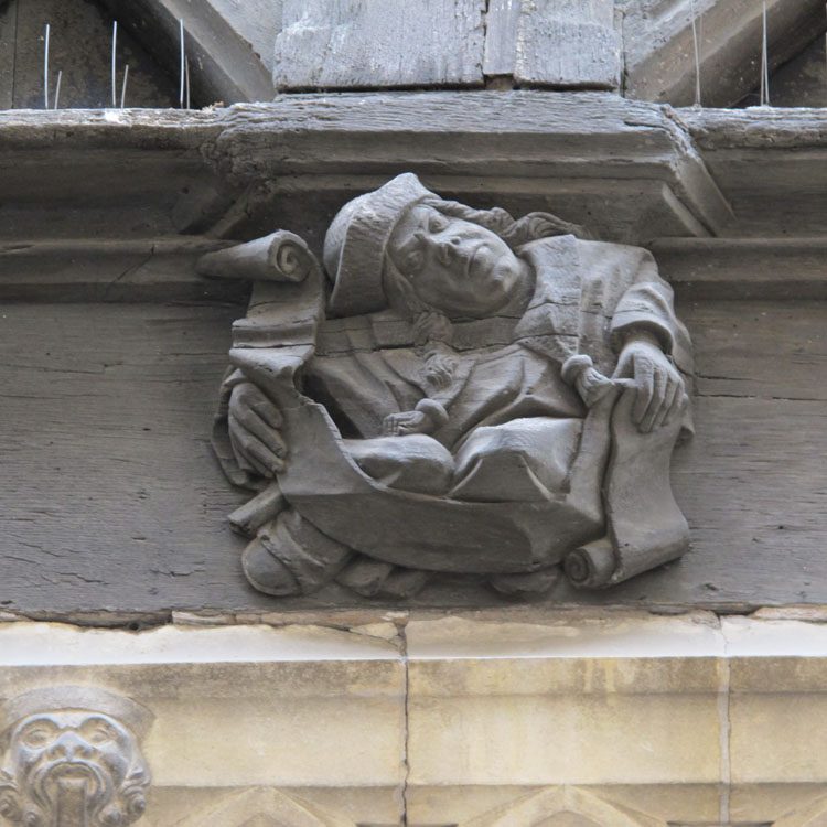 Façade sur rue, maison de droite : console sculptée