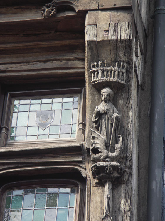 Façade sur rue : console sculptée