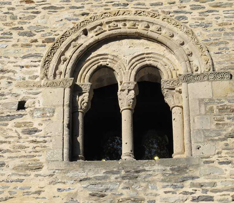 Pavillon d'Adélaïde : fenêtres géminées