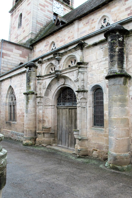 Façade sud : porte d'entrée