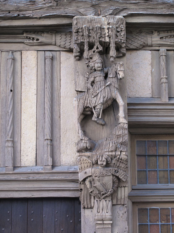 Façade sur rue : console sculptée