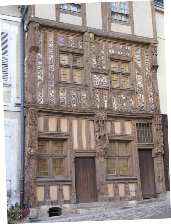 Façade sur rue : rez-de-chaussée et 1er étage