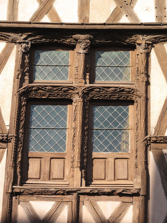 Façade sur rue : fenêtre