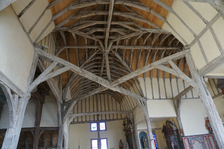 Intérieur : vue d'ensemble de la charpente