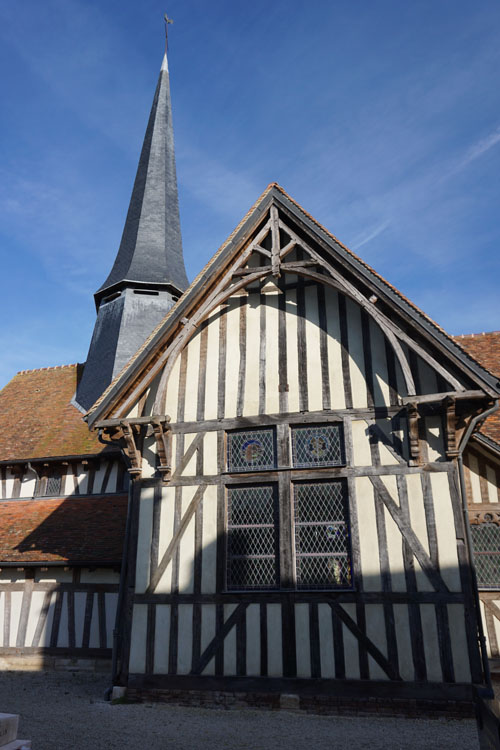 Façade sud-est, pignon du transept : clocher