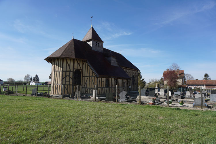 Façade nord-est et cimetière