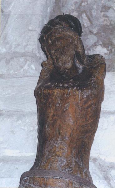 statue : Christ en croix