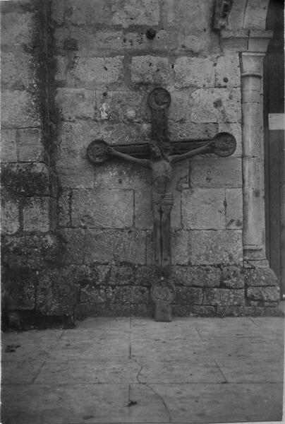 Croix : Christ en croix