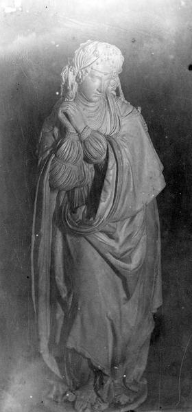 statue : sainte femme au tombeau, vue générale