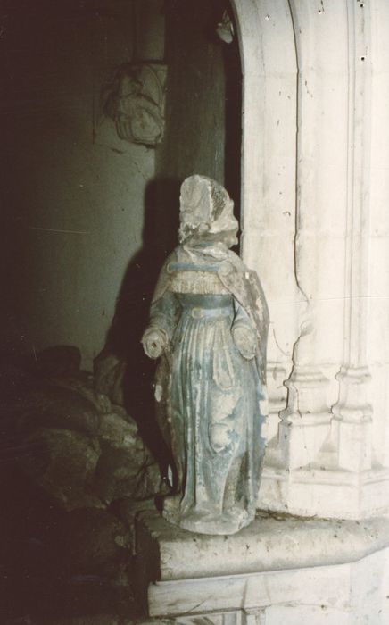 statue (fragment d’une mise au tombeau) : Femme