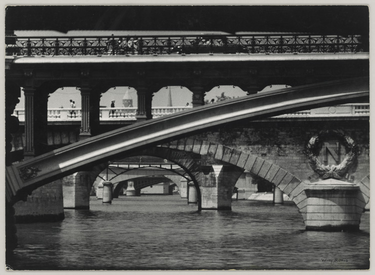 Les neufs ponts, pris au 500 mm, Paris, 1957