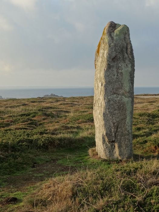 Menhir de la pointe d'Er-Limouzen