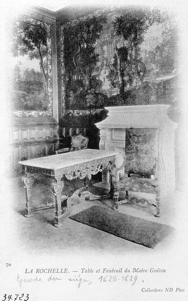 fauteuil et table, mobilier dit de Jean Guiton, vue générale - © Ministère de la Culture (France), Médiathèque du patrimoine et de la photographie (objets mobiliers), tous droits réservés