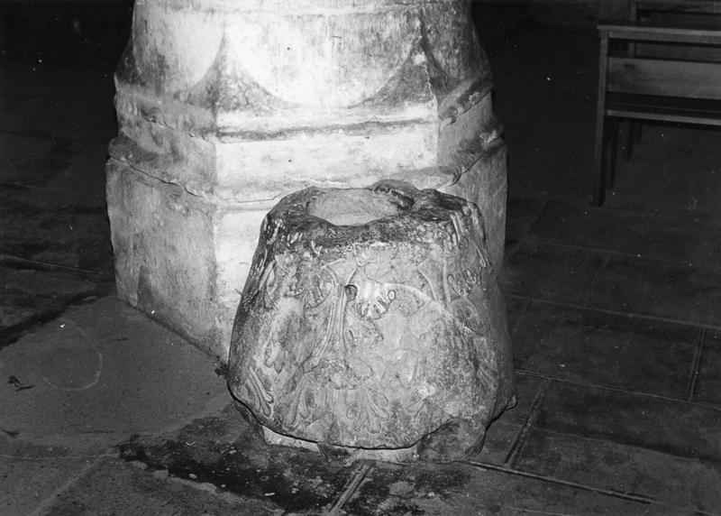 chapiteau, bénitier