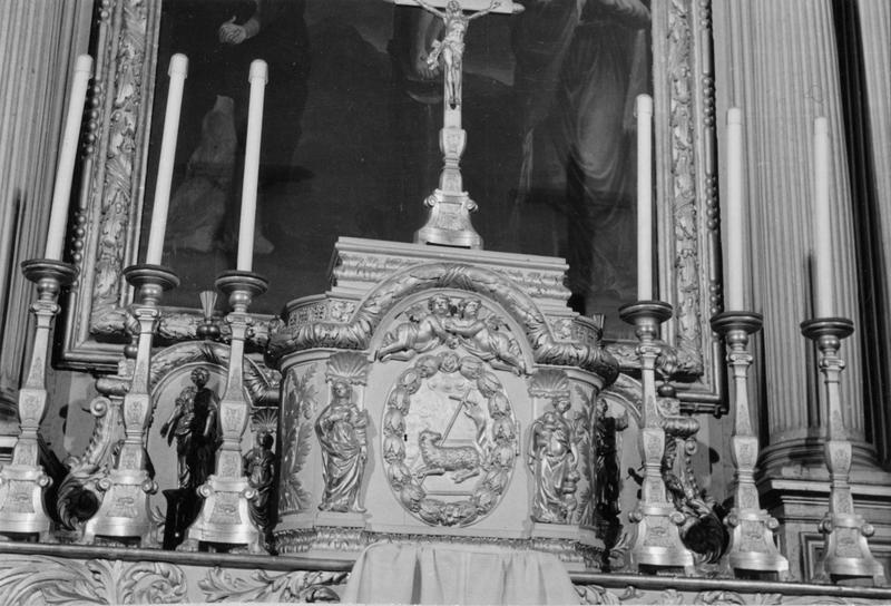 autel, tabernacle et chandeliers - © Ministère de la Culture (France), Médiathèque du patrimoine et de la photographie (objets mobiliers), tous droits réservés