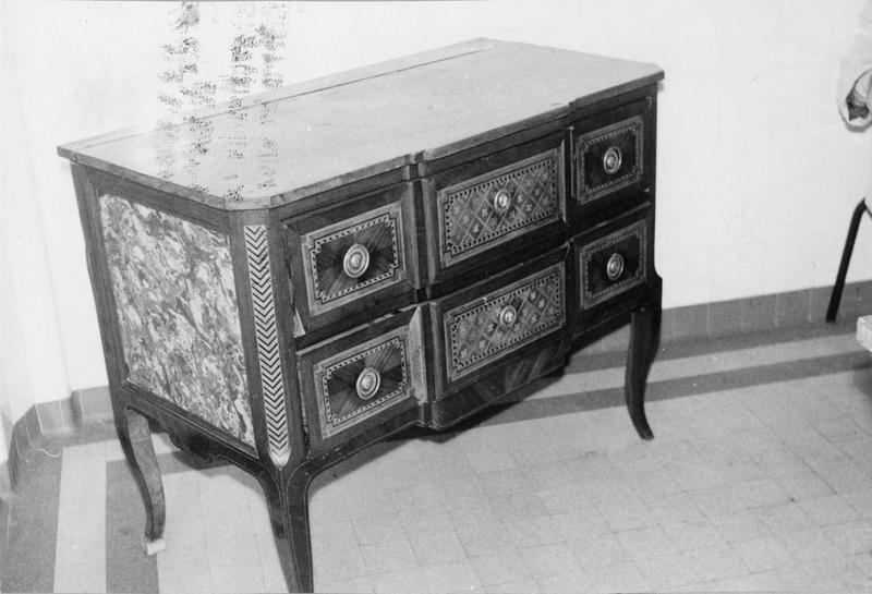 commode - © Ministère de la Culture (France), Médiathèque du patrimoine et de la photographie (objets mobiliers), tous droits réservés