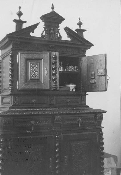 armoire - © Ministère de la Culture (France), Médiathèque du patrimoine et de la photographie (objets mobiliers), tous droits réservés