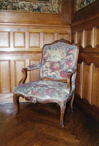 fauteuil (garniture à motifs floraux) - © Ministère de la Culture (France), Médiathèque du patrimoine et de la photographie (objets mobiliers), tous droits réservés