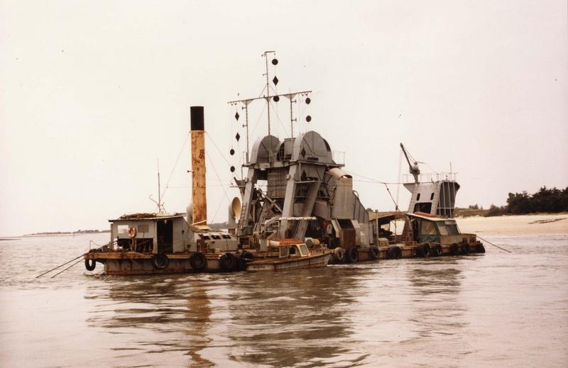 bateau drague, TD6 - © Ministère de la Culture (France), Médiathèque du patrimoine et de la photographie (objets mobiliers), tous droits réservés