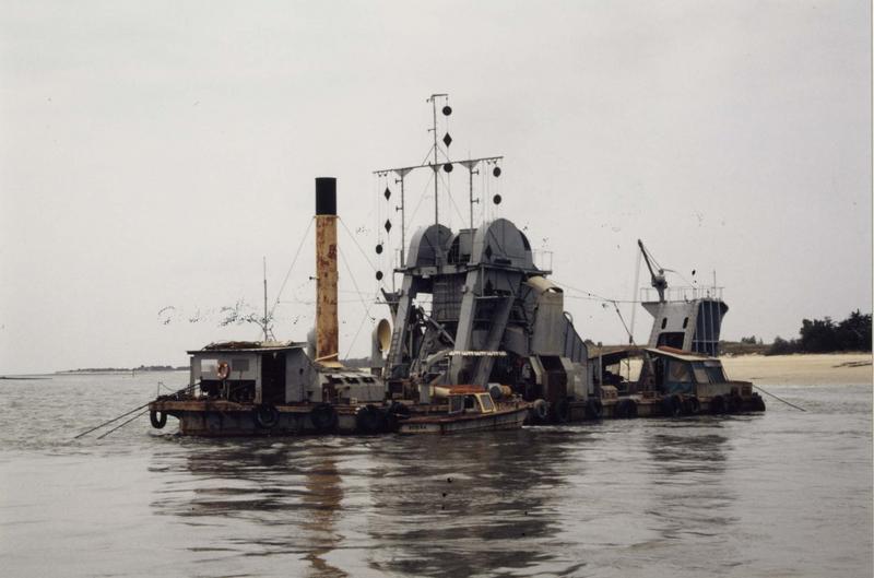 bateau drague, TD6 - © Ministère de la Culture (France), Médiathèque du patrimoine et de la photographie (objets mobiliers), tous droits réservés