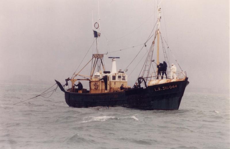 bateau de pêche au filet (chalutier pêche latérale), dit Manuel Joël - © Ministère de la Culture (France), Médiathèque du patrimoine et de la photographie (objets mobiliers), tous droits réservés