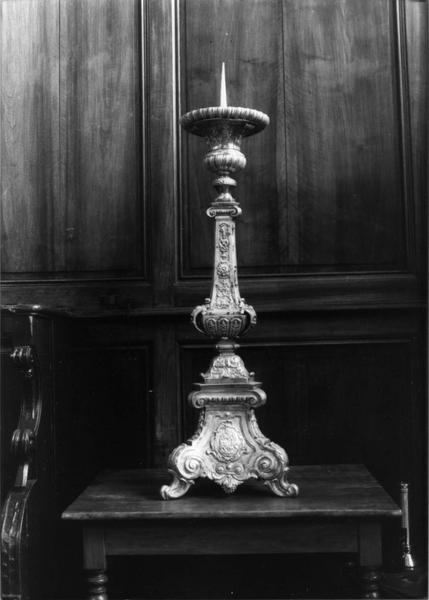 chandeliers, croix d' autel (garniture d' autel) - © Ministère de la Culture (France), Médiathèque du patrimoine et de la photographie (objets mobiliers), tous droits réservés