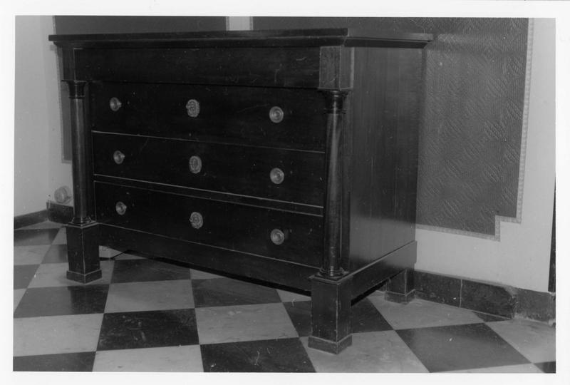 commode, style Empire - © Ministère de la Culture (France), Médiathèque du patrimoine et de la photographie (objets mobiliers), tous droits réservés