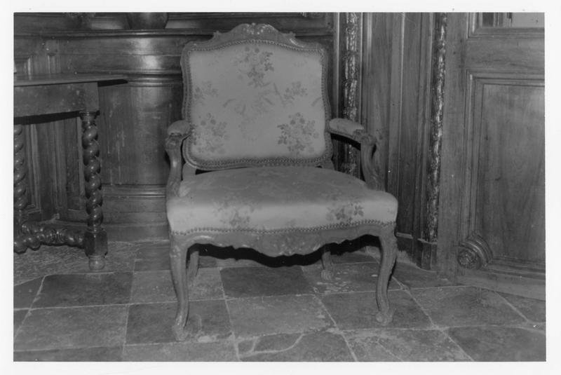 fauteuil (siège à la reine) - © Ministère de la Culture (France), Médiathèque du patrimoine et de la photographie (objets mobiliers), tous droits réservés