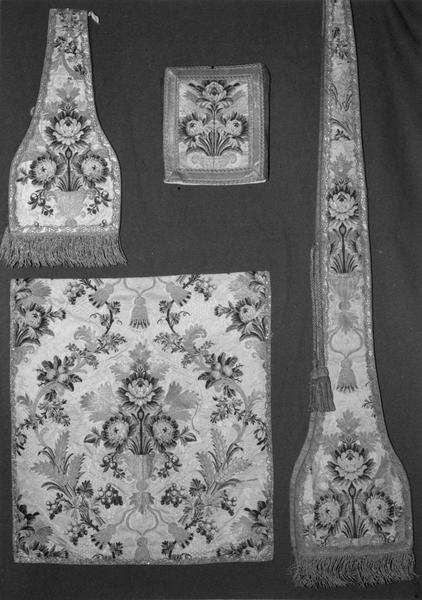 étole, manipule, voile, bourse - © Ministère de la Culture (France), Médiathèque du patrimoine et de la photographie (objets mobiliers), tous droits réservés