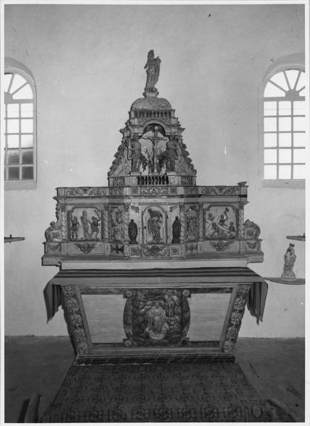 autel, tabernacle, exposition, croix, statue, vue d'ensemble