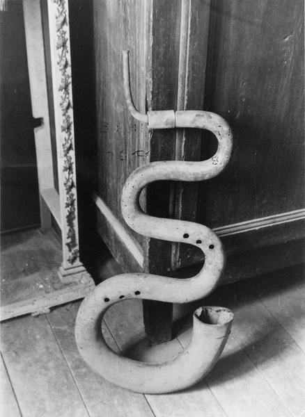 sculpture : serpent - © Ministère de la Culture (France), Médiathèque du patrimoine et de la photographie (objets mobiliers), tous droits réservés