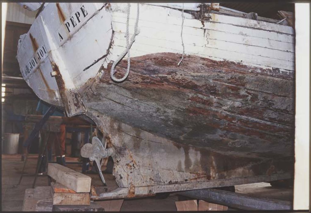 bateau de pêche au filet puis bateau de pêche aux casiers : Cotre caseyeur dit Joujou à Pépé, vue partielle - © Ministère de la Culture (France), Médiathèque du patrimoine et de la photographie, diffusion RMN-GP