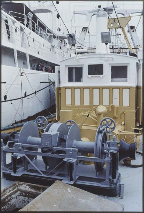 bateau de pêche au filet : Chalutier pêche latérale dit Manuel Joël, vue partielle