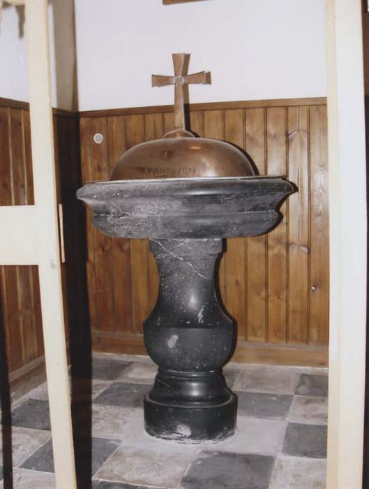 fonts baptismaux (cuve baptismale) et couvercle