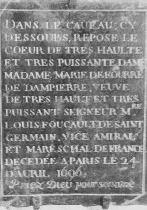 dalle funéraire (épitaphe) de Marie de Fourre de Dampierre