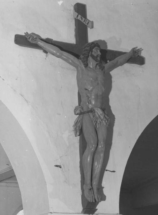 statue : Christ en croix