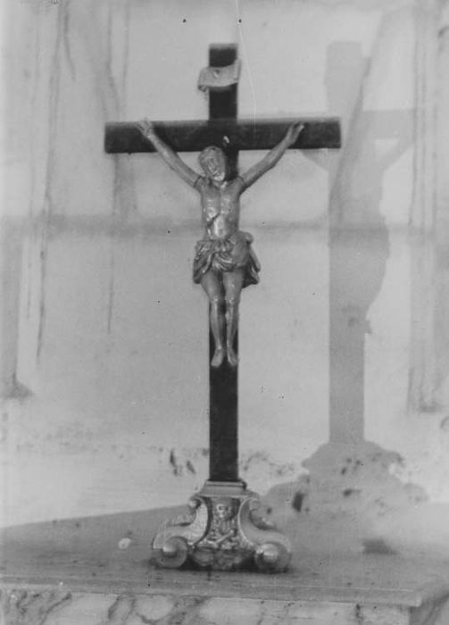 statue (crucifix) : Christ en croix