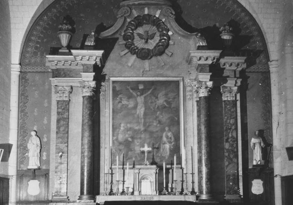 retable, tabernacle, tableau : la Crucifixion avec la Vierge saint Jean et sainte Marie-Madeleine