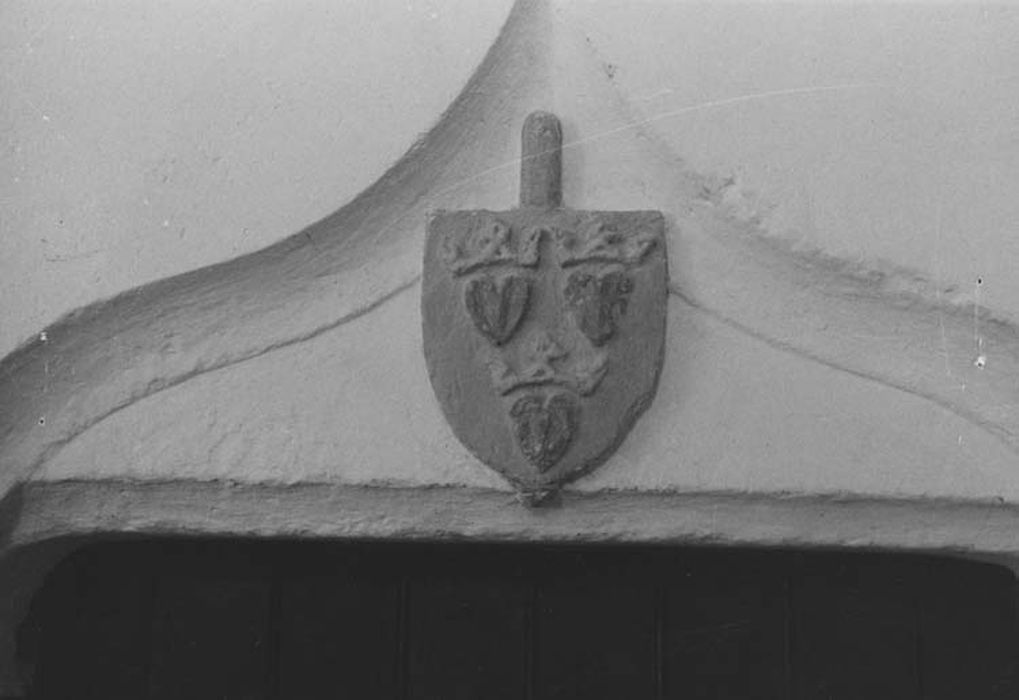 bas-relief (écu) dit aux armes de Nicolaï - © Ministère de la Culture (France), Médiathèque du patrimoine et de la photographie, diffusion GrandPalaisRmn Photo